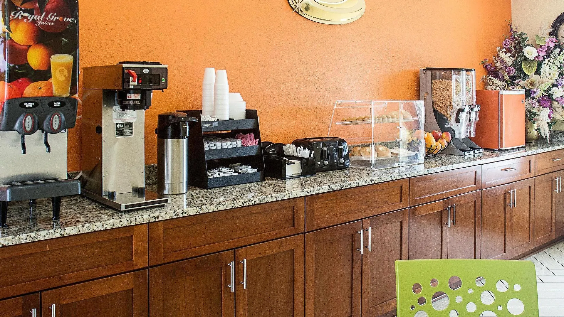 Econo Lodge at Military Circle Norfolk