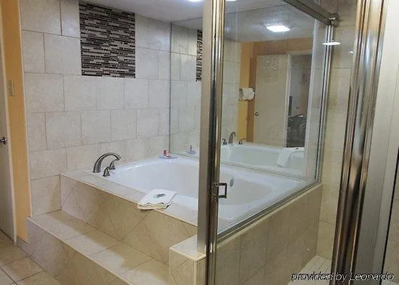 Econo Lodge at Military Circle Norfolk